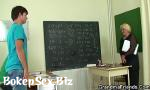 Video Bokep Terbaru Old mature teacher takes from both es gratis