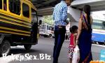 Bokep Beautiful aunty showing her navel on road