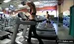 Bokep HD Sexy sporty girl teasing boobs while working out