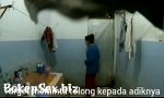 Video porn hot CCTV 2 Cewek Jilbab Mandi No Sensor Indonesia HD