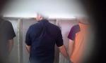 Bokep Terbaru Homens bonitos flagrados se pegando em banheiro p