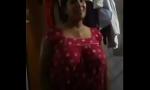 Video Bokep Desi aunty huge boobs in nighty mp4