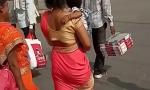 Video Bokep Desi gaand in public online