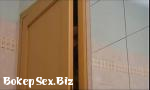 Video Sex Milf memata matai di kamar mandi dan dibenturkan oleh keponakan kotor mp4