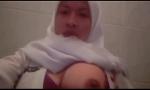 Bokep Mobile Abg jilbab cantik pamer tete gede di wc buat doi&p terbaik