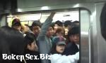Bokep Video kerumunan orang mendesak di metro terbaru