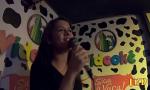 Video Bokep Cantando no Karaoke os amigos - Soraya Carioca - R 2020