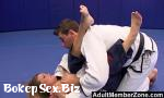 Bokep Full Memalsukan cedera untuk bercinta dengan instruktur judo mp4
