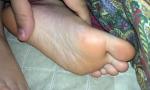 Bokep Online Massaging my wife sexy juicy feet in bed terbaru
