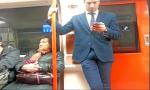 Download vidio Bokep Homem de pau duro no metrô online