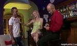 Vidio Bokep Meeting a guy in a bar for cuckolding (Part 1 gratis