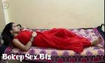 Vidio XXX bhabhi India bercinta dengan saree merah mp4