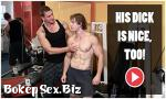 Bokep Video GAYWIRE  Seks tanpa pelana dan Big Muscles di A Public Gym gratis