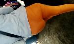 Vidio Bokep En pantalon naranja marcando tanga en metro mp4