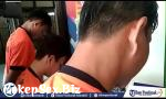 Nonton Video Bokep cewek indonesia di entot bergiliran di garap 3 ora online