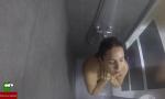 Video Bokep Girl taking a shower while masturbating with hot w gratis