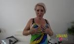 Nonton Video Bokep Thick MILF Loves Getting Pounded On The Sofa gratis