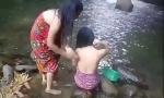 Bokep Terbaru Beautiful girls having bath outdoor 3gp