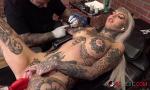 Bokep Baru Amber Luke masturbates while getting tattooed