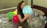 Bokep Full Blowing Balloons and Popping Them While Chewing Bu gratis