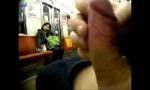 Video Bokep Pajillero cascándosela en el metro hasta correrse hot