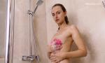 Nonton Bokep Babe Margaret Robbie in the bathroom on defloratio mp4