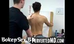 Video Bokep Online Hot hunk doctor gives his sexy stud patient a rimj gratis