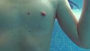 Film Bokep Hot and wet teen goes swimming in public gratis