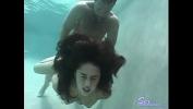 Nonton Video Bokep Brunette makes out in the pool hot