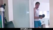 Bokep Online Step Son Trying to Help Mom in the Laundry gratis