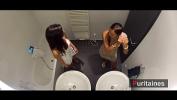 Nonton Video Bokep Deux jeune femmes se laissent filmer dans la salle de bain terbaru 2023
