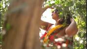 Nonton Video Bokep Desi Seducing in Saree mp4