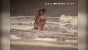 Video Bokep Casal sem vergonha faz sexo em publico na parte rasa do mar gratis