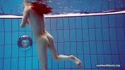 Film Bokep Redhead in blue bikini showing her body gratis