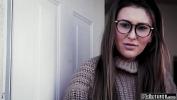 Video Bokep Terbaru Nerdy girl reunites with her former college gf period The next day shes surprised with flowers as an apology and they start to kiss and lick pussy