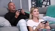Download Film Bokep Small girl doesn apos s stop playing video games while fucking terbaru 2022