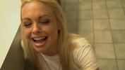 Film Bokep RILEY STEELE AND JESSE JANE BLOW A GUY DURING FILMING BREAK