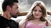 Film Bokep Daddy makes her Stepdaughter happy on V Day 2022