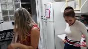 Bokep Online gostosa pulando carnaval com amiga no pau de um amigo 2022