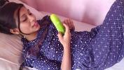 Vidio Bokep Husband licking Urfis pussy and fucking her with cucumber in Hindi 3gp