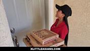 Bokep Mobile Pizza delivery fucked by two customers online