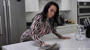 Bokep 2020 Hot Milf Housewife in Kitchen Plays with Pussy gratis