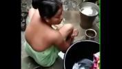 Nonton Bokep Desi aunty recorded while taking bath terbaru