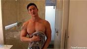 Bokep Video Muscle solo boy wanks in the shower