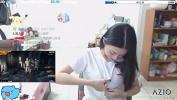 Nonton Video Bokep slut streamer shows her boobs online