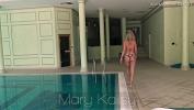 Bokep Baru Swimming pool blonde babe Mary gets horny all alone 3gp
