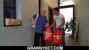 Video Bokep Terbaru Grandma rides young cock terbaik
