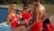 Vidio Bokep Busty swimsuit babes fucking a guy by the pool terbaru