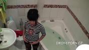 Nonton Film Bokep Sexy Asian girl in the bathroom hot