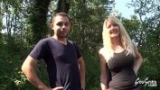 Bokep Mobile Belle blonde se fait prendre dans les bois avec ses gros seins hot